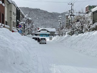 雪の駅前.jpg